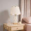 Lampe de table géométrique dorée en céramique, abat-jour en lin crème, ampoule 3 couleurs incluse