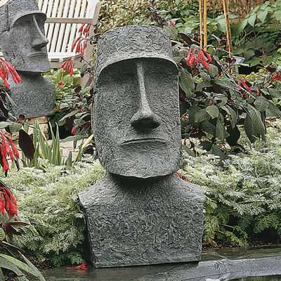 Statue de jardin monolithe Moai de Ahu Akivi sur Île de Paques