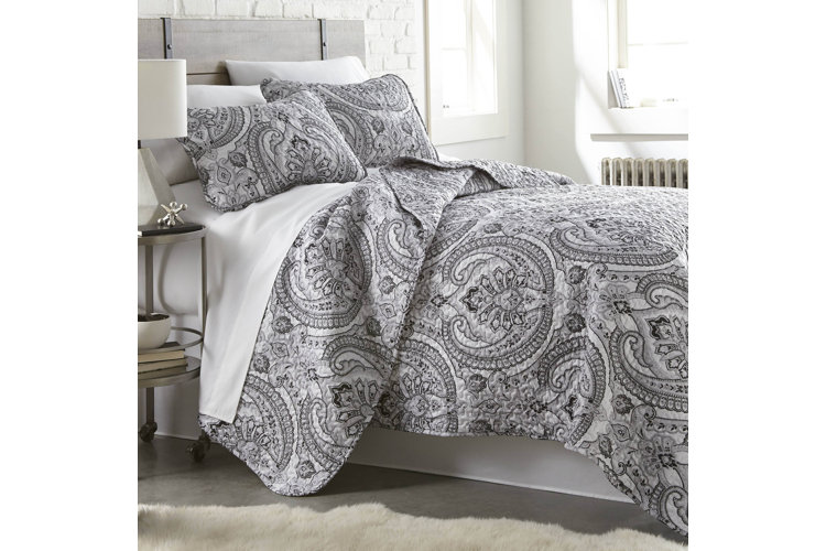 Pfeiffer Microfiber Reversible Traditional Quilt Set