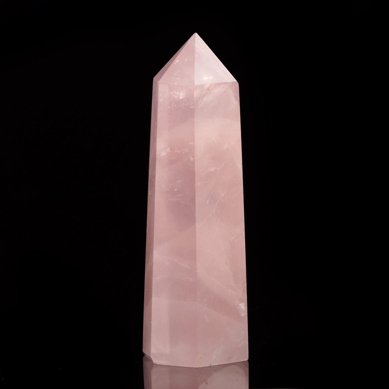 Élégant obélisque de quartz rose du Brésil