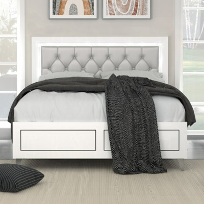 Cadre de lit contemporain très grand, finition blanche, revêtement en similicuir gris, tête de lit éclairée à DEL avec capitonnage à boutons, pieds en métal, finition de configuration de chambre à coucher, tête de lit d'unité centrale,