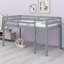 Lit mezzanine en bois avec échelle-426432111