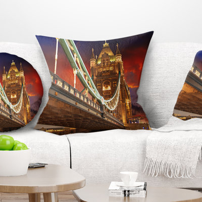 Célèbre Tower Bridge at Night - Coussin imprimé paysage urbain