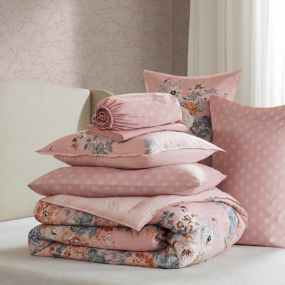 7 - Piece Queen Pink Floral Comforter With Vintage Print, 200Gsm Breathable Fill, Reversible Pattern, Soft Microfiber, Flange Edges, Complete Bed Decor Fill For Cozy Sleep, Trim