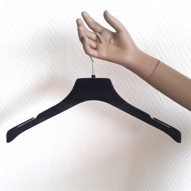 Paquet de 50 cintres en plastique antidérapants noirs, 12