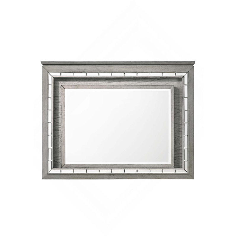 Miroir moderne élégant avec bord biseauté et éclairage à DEL tactile intégré pour une lueur ambiante