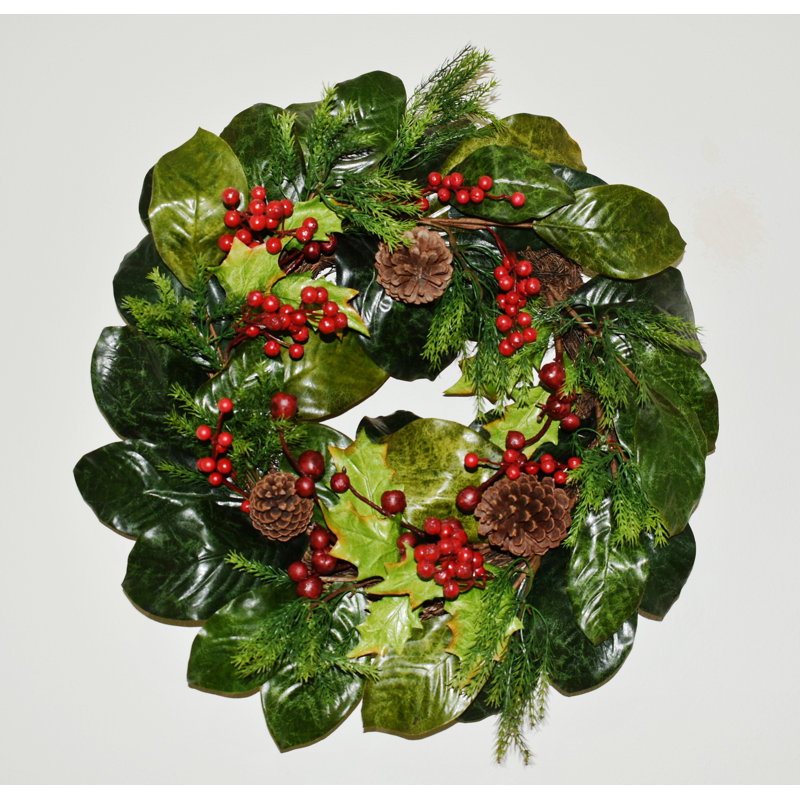 Couronne de sapin de 61 cm (24 po) avec houx, baies rouges et pommes de pin