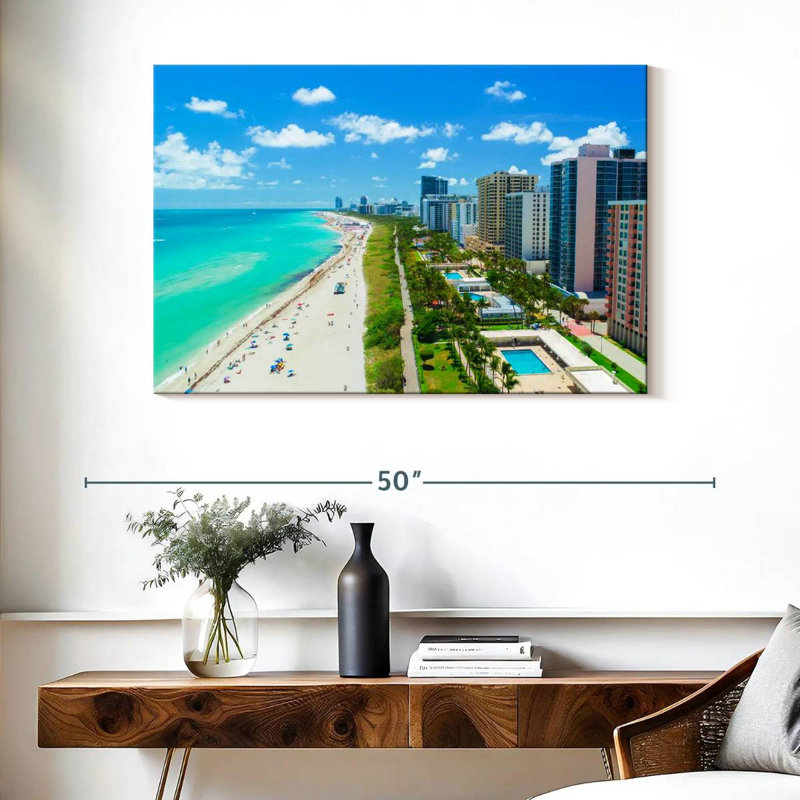 Nicci Miami's South Beach, H 26 po x l 39 po