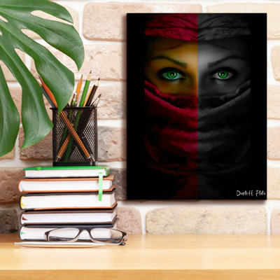  'Emerald Gaze' by Dante Plata Canvas Wall Art, 12" x 16"