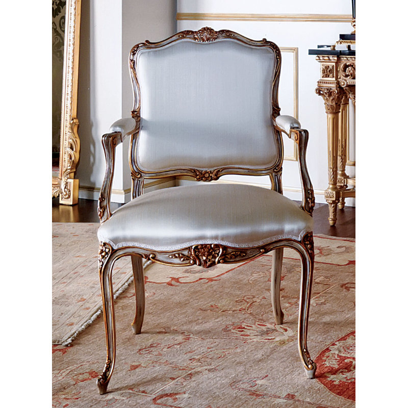 Chaise avec accoudoirs rembourrée en blanc