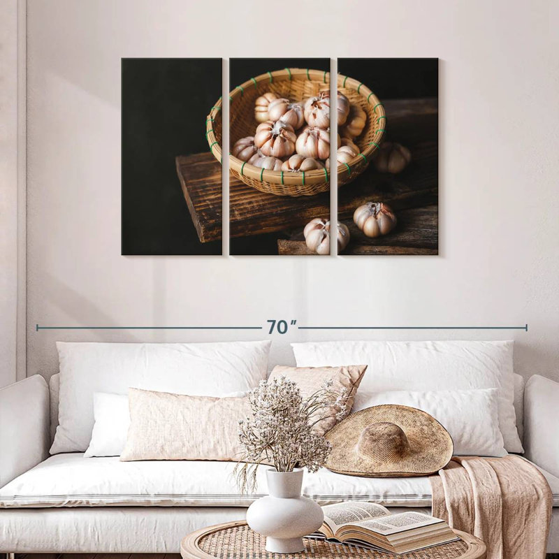 Yarlin Garlic, 28" H x 45" W