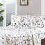 Ensemble de draps 4 pièces pour lit double avec imprimé arbres et camions, 100 % flanelle de coton, brossée des deux côtés pour un toucher velours, convient aux matelas jusqu'à 30 cm d'épaisseur (12 pouces). Ensemble de 3 pièces à motifs, compatible avec les matelas Queen/King/King.
