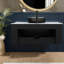 Meuble-lavabo moderne avec lavabo en verre, design noir spacieux