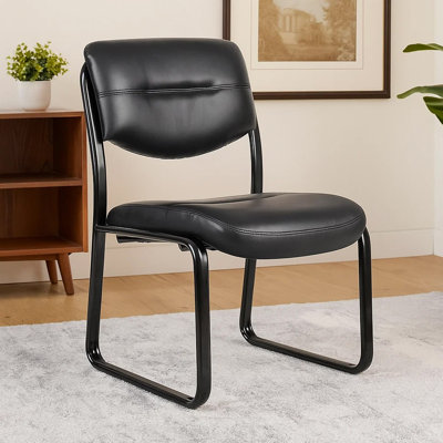 Chaise d'appoint Eve avec base luge, structure en acier, similicuir noir