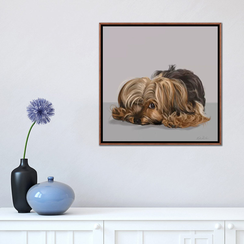 «Yorkshire Terrier One Eye Open» par Vicki Newton - reproduction d'art, Toile avec cadre en bois brun classique, Aucun mat