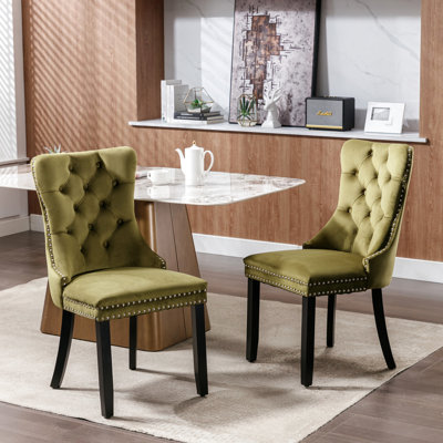 Chaise haute de salle à manger avec revêtement en velours, 2, Olive, SW2001OL - Confort et finitions luxueux en velours olive, assise confortable et élégantes.