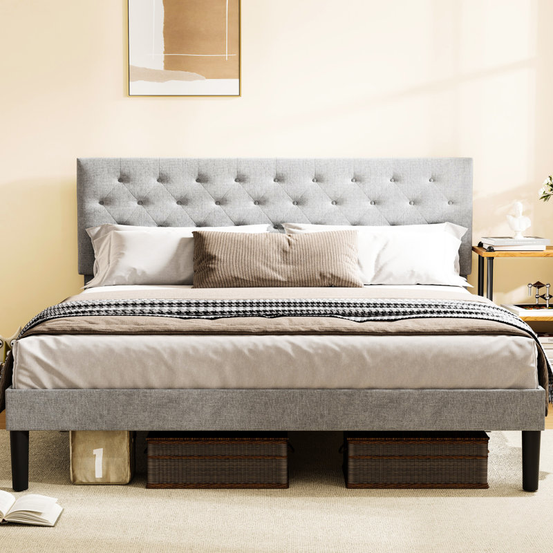 Grand lit gris, pieds de soutien centraux, 80,36 po de profondeur, 42,56 po de hauteur, gris fer moderne, 6,3 po sous le rangement, pieds