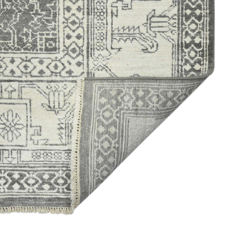 Nuit Arabe Wool Geometric Area Rug in Silver, Rectangle 2' x 3'