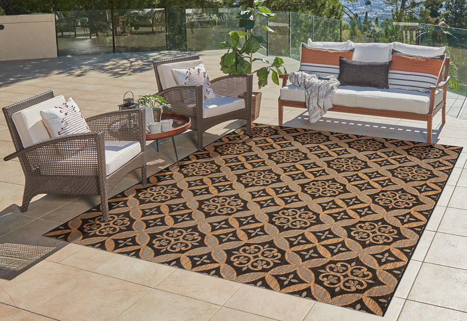Versitile and washable UV treated flatweave outdoor rugs for all decors.