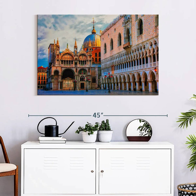 Kavia Saint Mark's Square, 26" H x 39" W