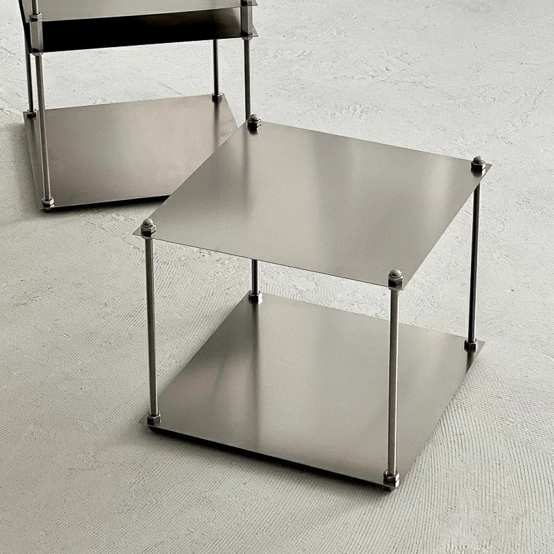 Tablette de plancher modulaire en acier inoxydable argenté brossé