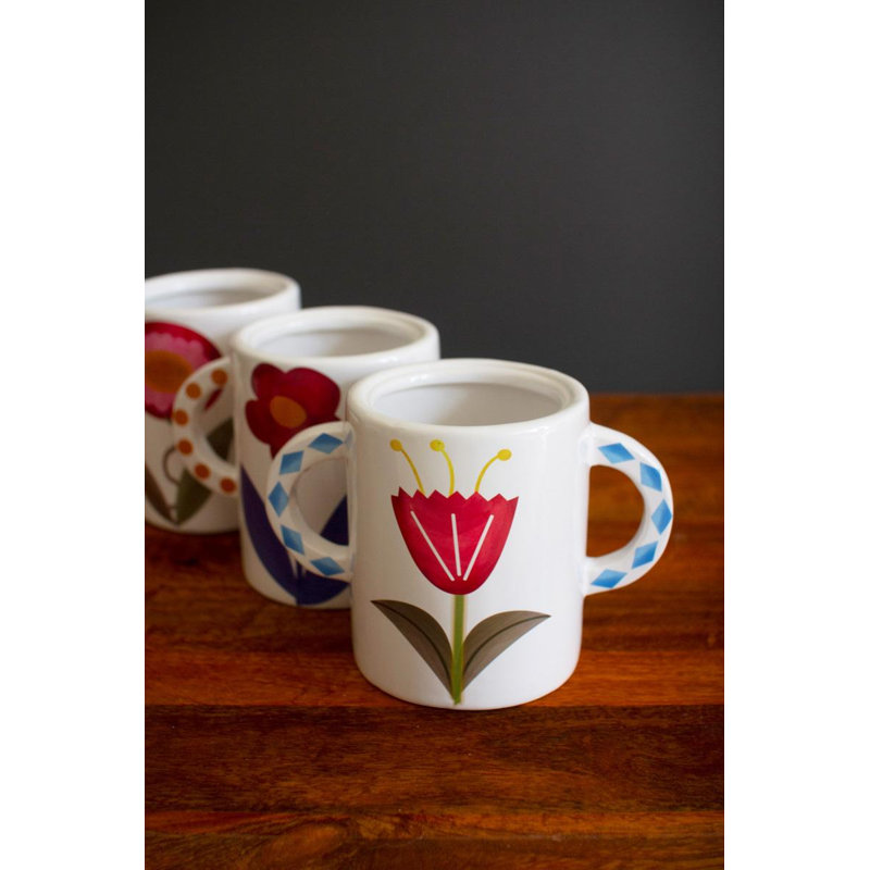 ENSEMBLE DE TROIS VASES À DOUBLE POIGNÉE EN CÉRAMIQUE AVEC FLEURS