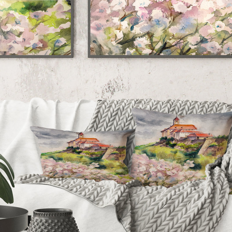 Château sur une montagne verte - Coussin décoratif imprimé campagne française, 16 po x 16 po