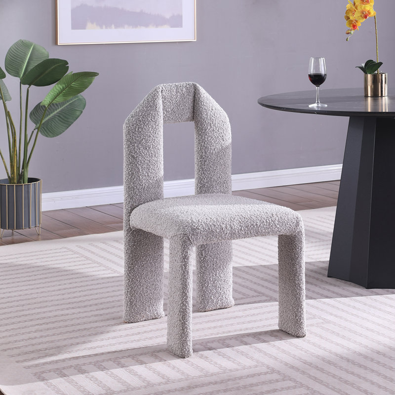 Chaise rembourrée Bennett, Tissu taupe bouclé