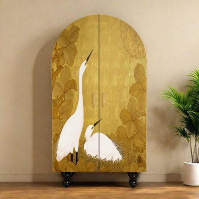 Armoire arquée avec tablettes et portes