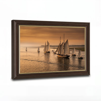 Art mural sur toile, "Flotte de voiliers naviguant sur une rivière au coucher du soleil"