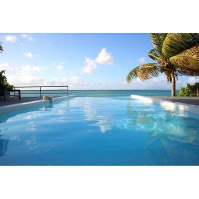 Magnifique piscine à débordement au-dessus de la mer bleue - Photographie sur toile tendue