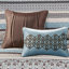 Couvre-lit réversible - bleu avec médaillon et feuille 5 motifs brodés