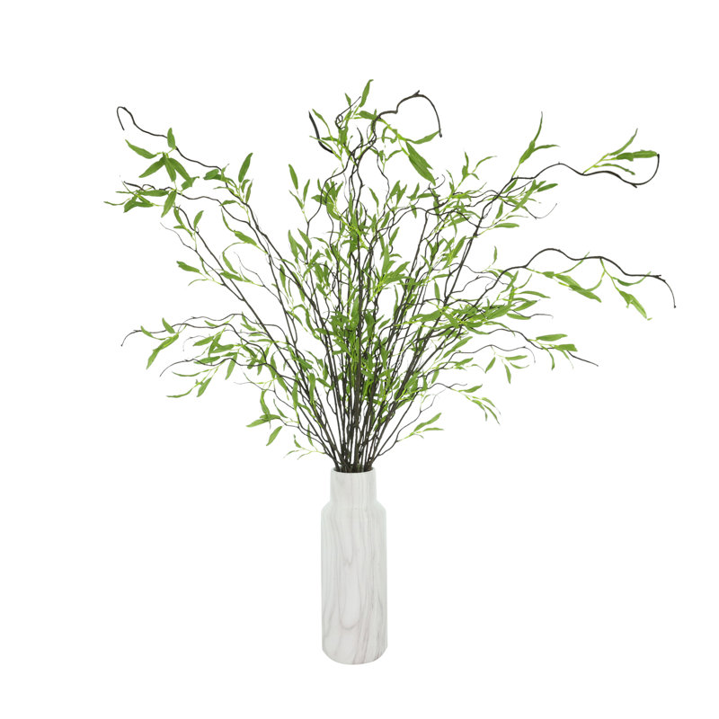 Arrangement floral de saule dans un vase
