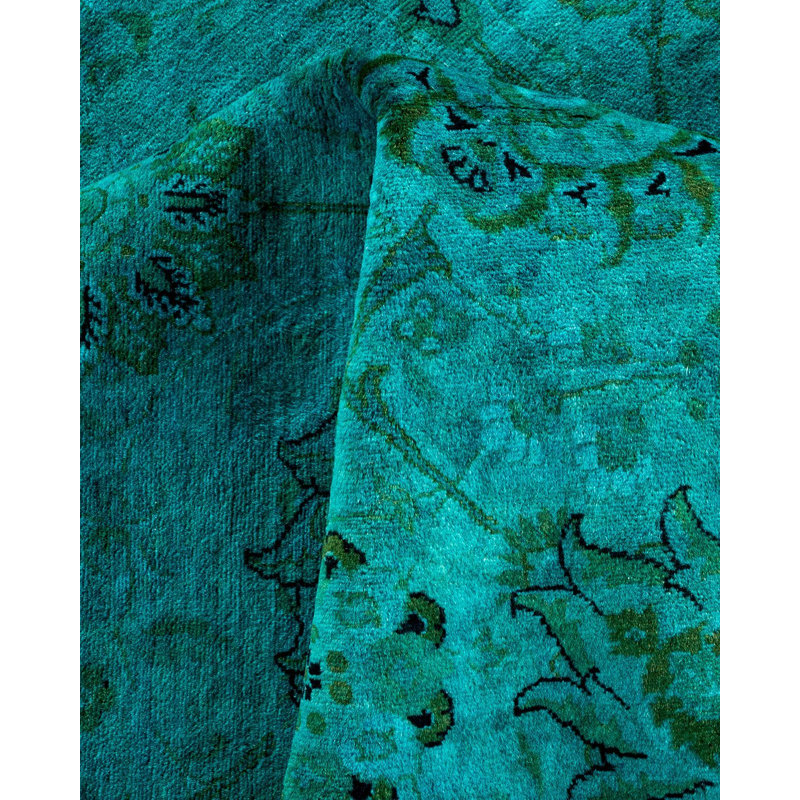Tapis bleu unique de 6 pi 1 po x 8 pi 9 po Xzavious