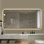 Miroir mural de 29 po x 39 po avec miroir de coiffeuse aux coins arrondis, affichage de la température, éclairage tricolore, désembuage, cadre en alliage d'aluminium de haute qualité, verre trempé haute définition