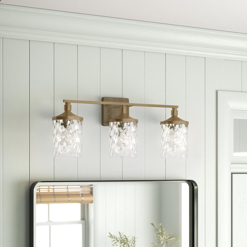 Éclairage pour meuble-lavabo à 3 lumières Baldwin, Laiton vieilli, Trois lumières