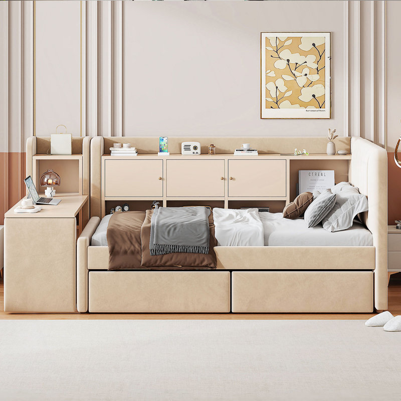 Lit de jour simple rembourré avec tiroirs, tablettes, armoires rabattables et table d'appoint intégrée pour une utilisation intelligente de l'espace.