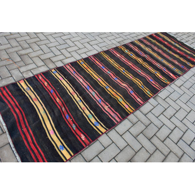 Tapis turc rétro tissé à la main dans des tons riches, idéal pour la maison et le bureau