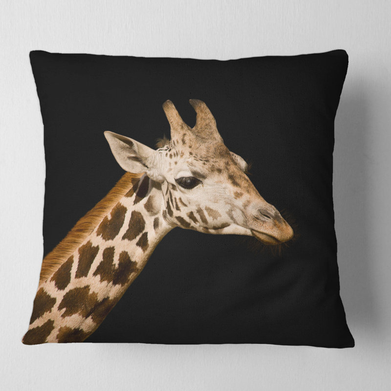Gros plan, housse de coussin carré et insert Portrait of a Giraffe IV, 18" x 18"