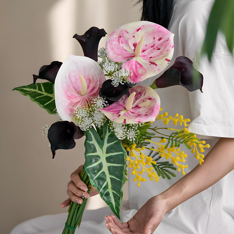 Ornements de fleurs simulées