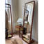 Miroir autoportant élégant en bois de ton noyer avec plateau de rangement pour la maison