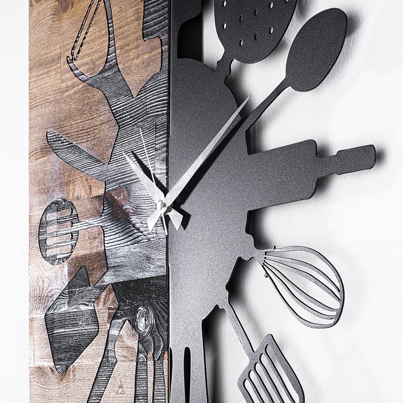 Horloge murale élégante en bois 23,6 po x 1,2 po x 22,8 po | 100% bois véritable et métal, mécanisme silencieux | Design unique en noyer et noir, parfait pour la décoration intérieure, ajoutant du charme aux espaces de salon et de bureau