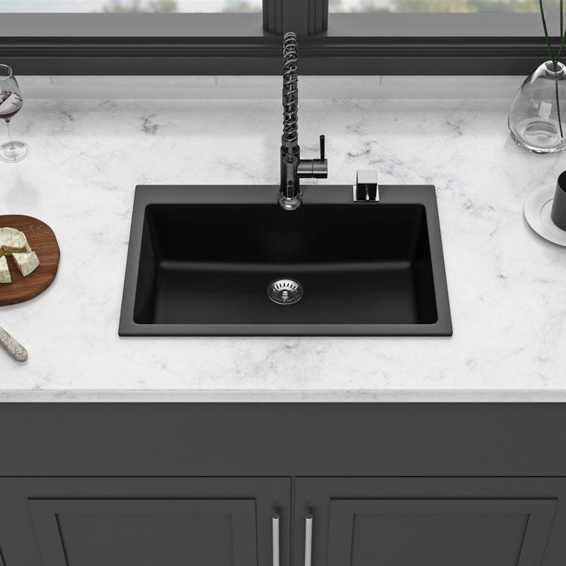 Évier de 33 po x 22 po en quartz noir, matériau solide et robuste, surface lisse qui réduit l'accumulation de saleté, surface en composite d'entretien silencieux, minimise le bruit