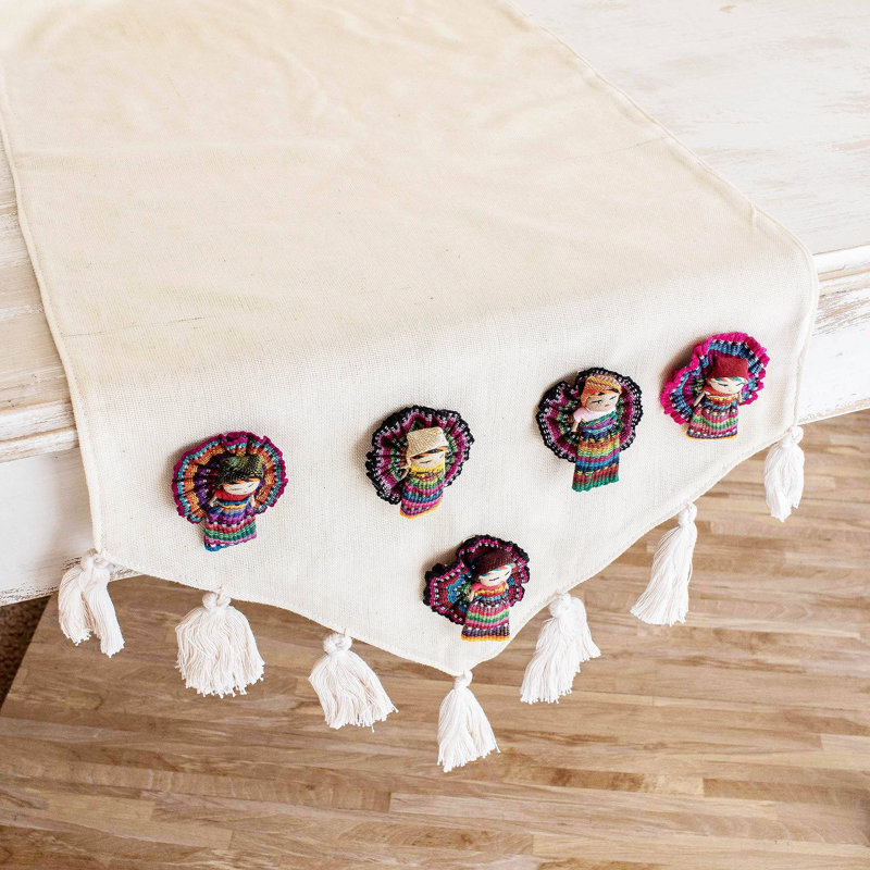 IxmucanÃ©'s Gift And Cotton Table Runner