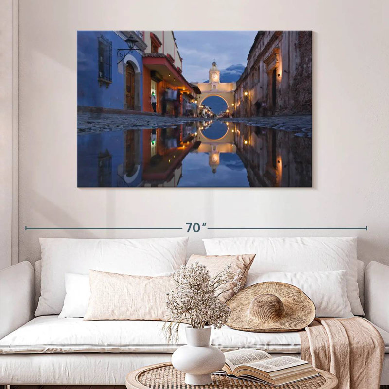 Nicci Antigua Street After The Rain, H 32 po x l 48 po