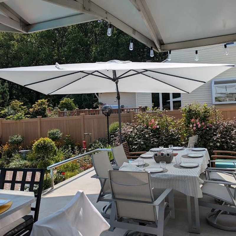 Parasol carré en porte-à-faux pivotant de 10 po avec base et rotation à 360 degrés Rocshelle, Blanc