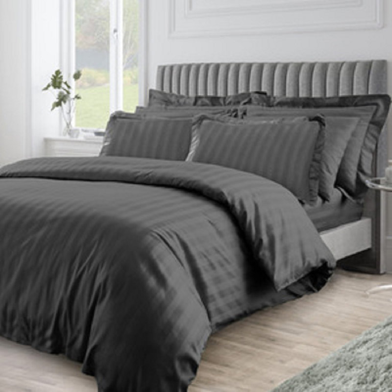 Polyester Striped Duvet Cover Set with Pillowcases Included, Black