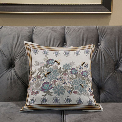 Housse de coussin intérieur / extérieur en polyester Honeybee on Flower