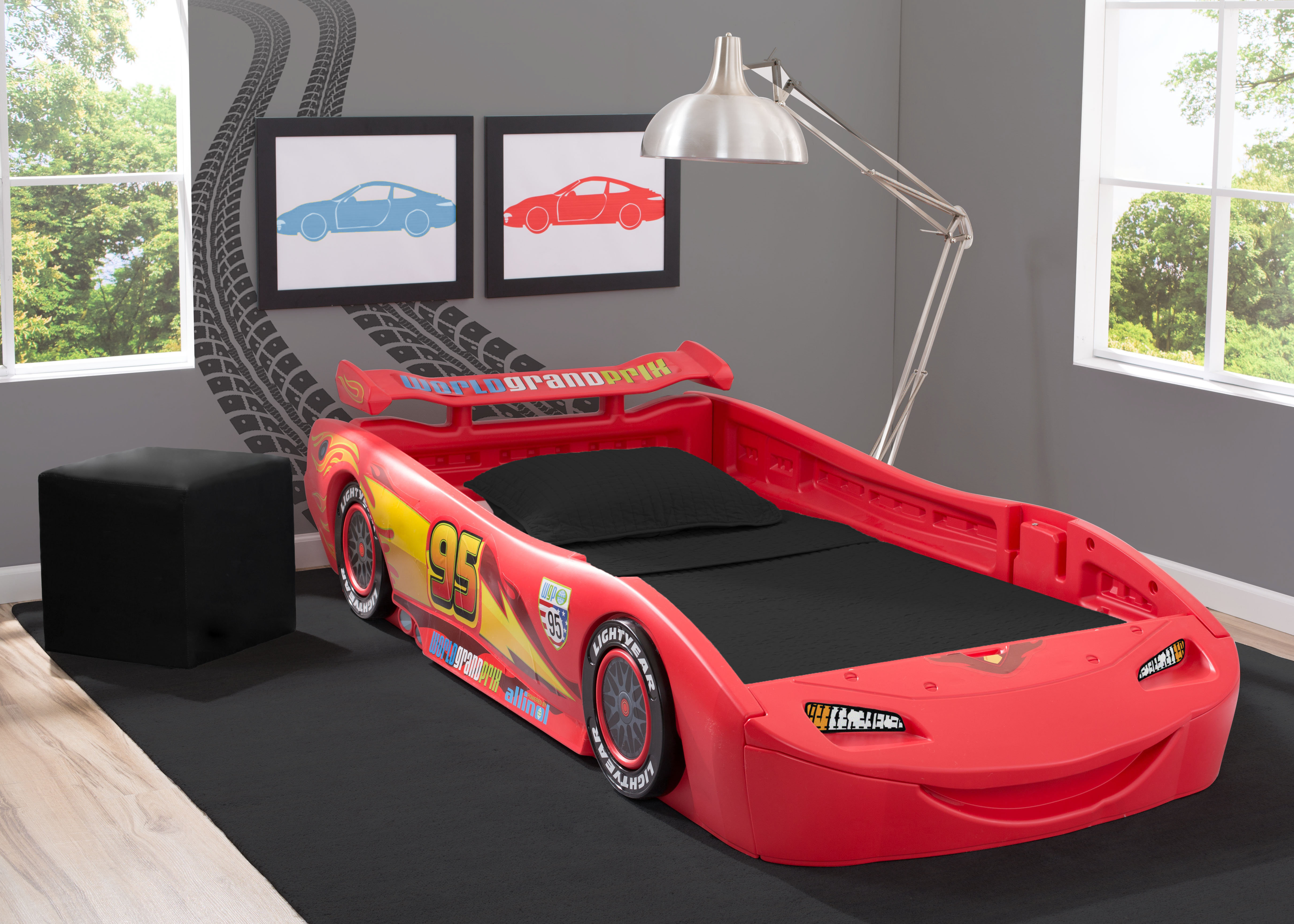 Delta Children Disney/Pixar Cars Lightning Mcqueen Car Toddler Bed