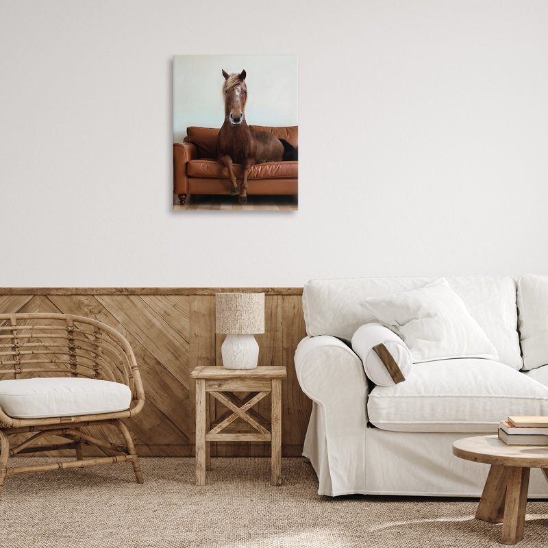 Art mural sur toile Brown Horse on Couch, par Lettred and Lined, H 30 po x l 24 po
